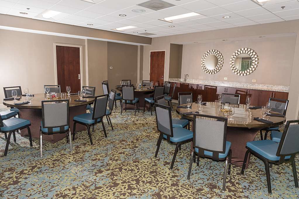 Doubletree By Hilton Charlotte Uptown Hotel Facilities photo